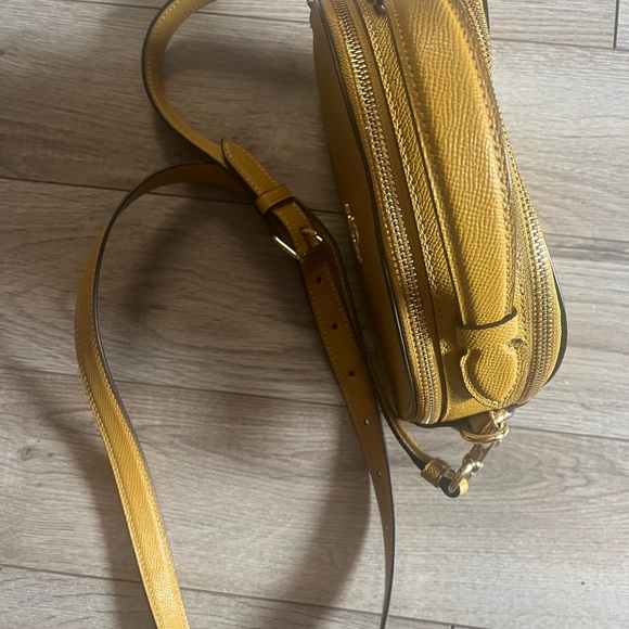 ✨COACH Gold Crossbody Bag ✨ - Picture 3 of 7